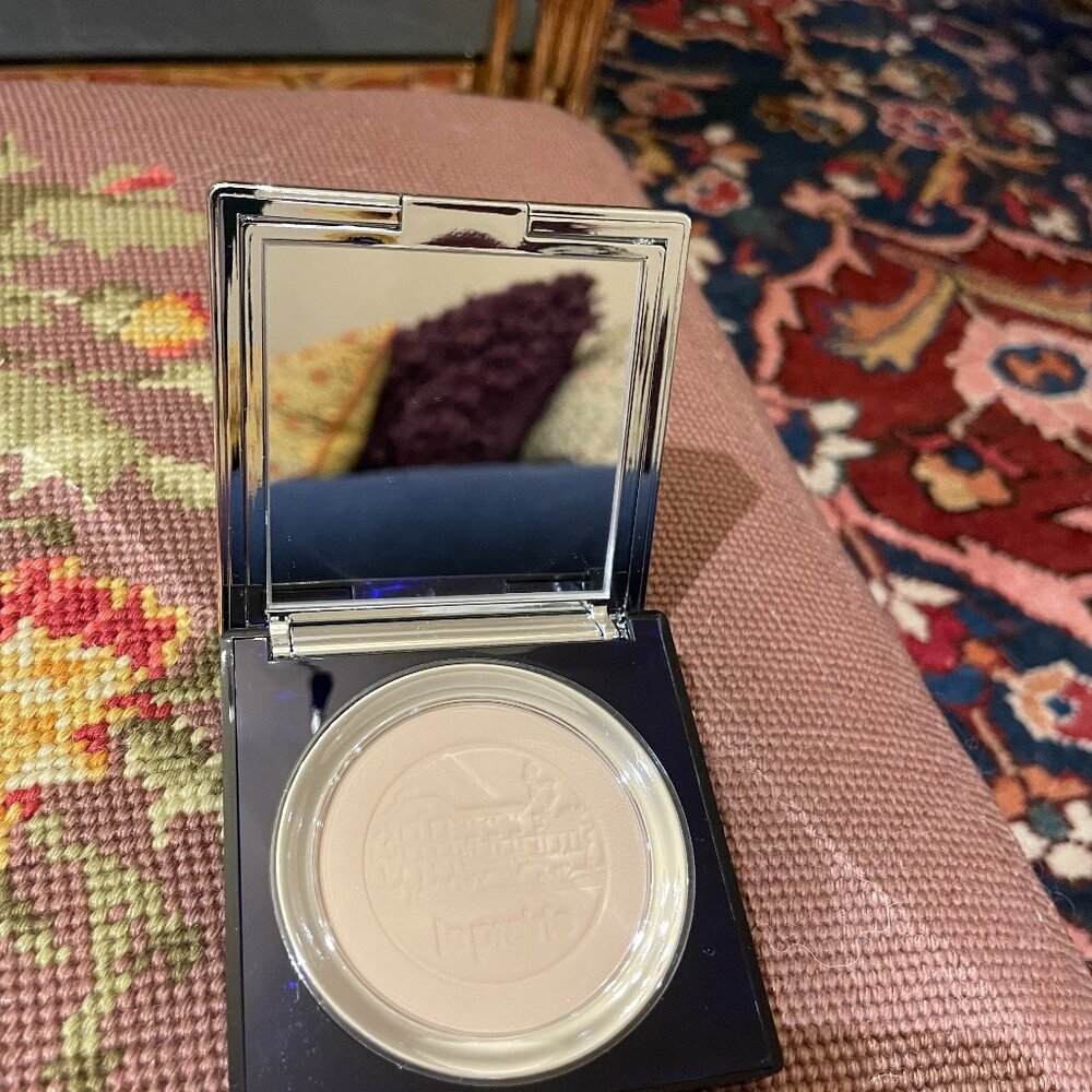La Prairie Skin Caviar Powder Foundation in Tender Ivory